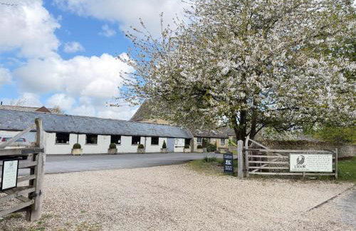 The Rabbit Hole - Photo 4