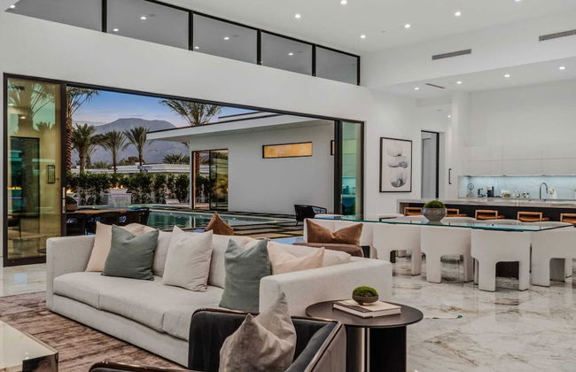 Villa Sleeps 17 w/ Pool, Firepit, Putting Green Bravo Villa 3 by Avantstay - Foto 15