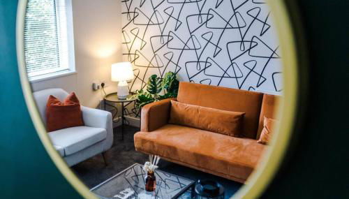 Cheerful 3 bedroom home with parking near Chester - Foto 1