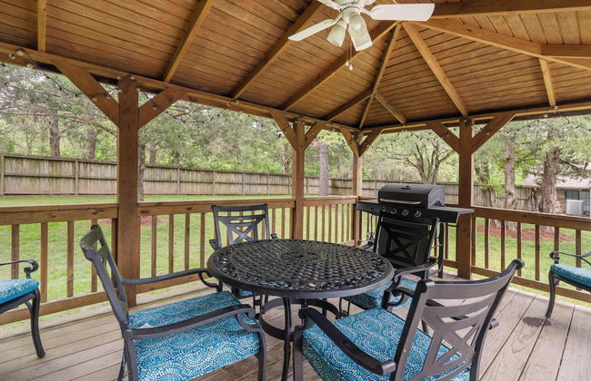 The Cozy Cottage Getaway - Private Pool & Hot Tub - Photo 23