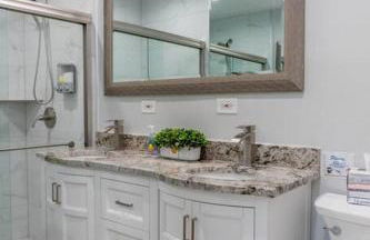 Amazing water front view home newly renovated 3BD 2BTH - Foto 21