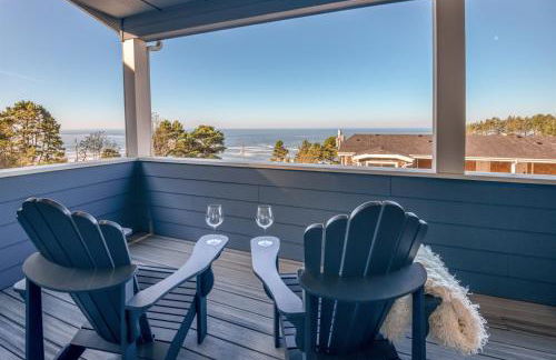 The Moby House Coastal Retreat with Ocean Views & Hot Tub - Foto 50