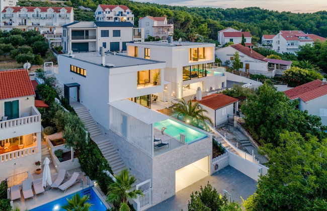 Luxury Villa Luna with Swimming Pool - Photo 30