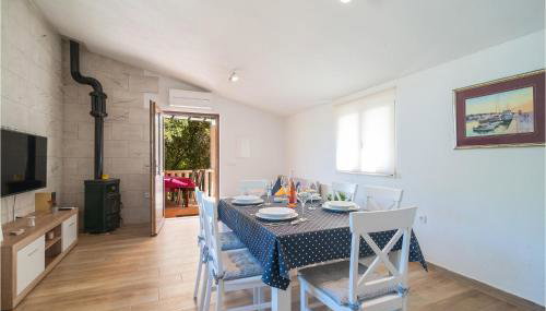 2 Bedroom Awesome Home In Praznica - Foto 4