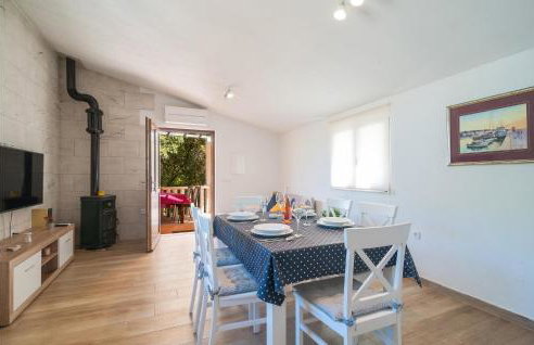 2 Bedroom Awesome Home In Praznica - Foto 4