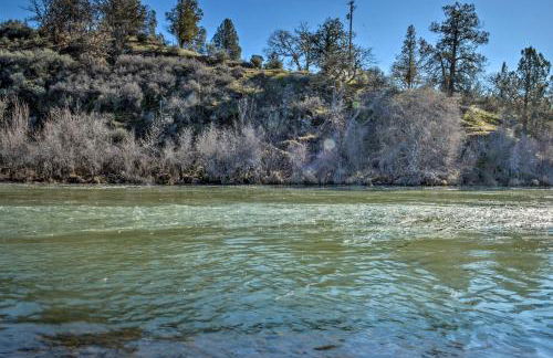 Cottage with Fire Pit and Deck on The Klamath River! - Foto 28