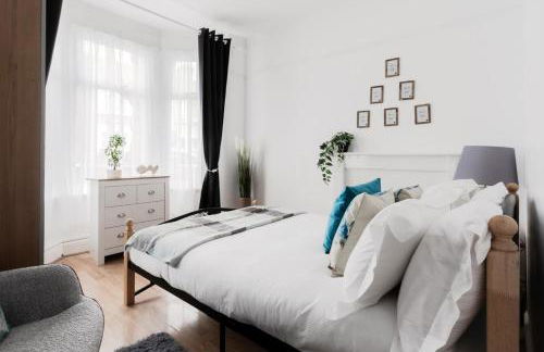 4 Bed House - Sleeps 8 - Garden Pets Wifi - Foto 4