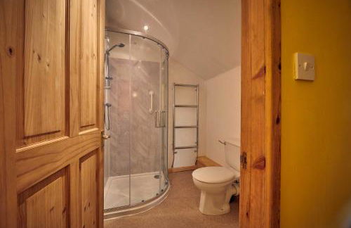 Host & Stay - The Red Brick Barn - Photo 36