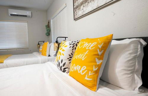 Relaxing Cozy Back House with Backyard - Foto 14