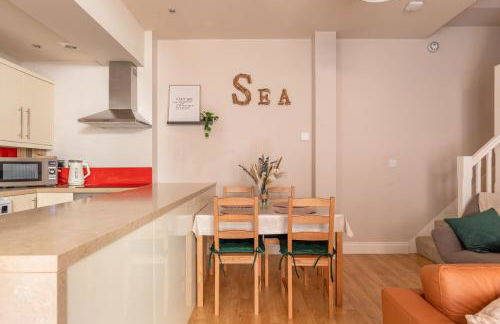 Charming Beachside Town House - Photo 11