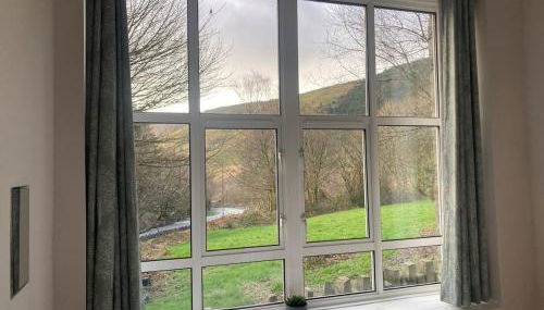 Tyn-Y-Berth Sleeps 27 luxury group accommodation - Foto 5, Garden view