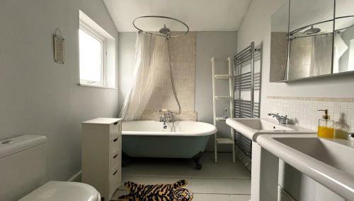 Charming cottage retreat with garden - sleeps 12 - Foto 4