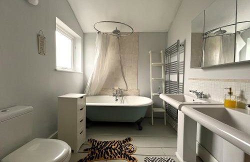 Charming cottage retreat with garden - sleeps 12 - Foto 4