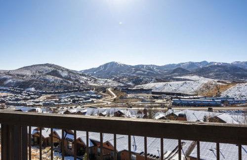 Private Hot Tub, Minutes to Ski, Cozy Getaway, Beautiful Condo- Large 3BR, Private Garage! - Photo 36