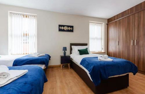 Albert Stays - 5 bed Sleeps 11 - Free Parking - Photo 16