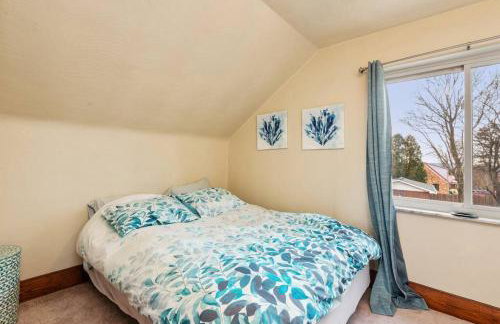 Cheerful Home | Fire Pit | Sleeps 8 - Foto 22