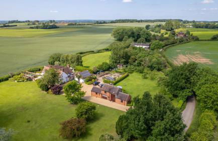 The Owl House with swimming pool and private hot tub - Foto 40