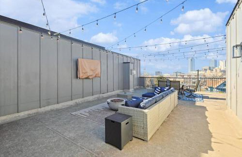 3-BD Luxury Living w Rooftop Garden Views - Photo 29