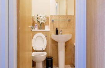 Stylish 3 Bedroom and free parking - Foto 5