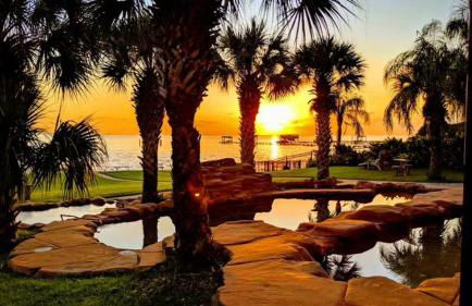 Bay Breeze Estate - Heated Pools, Private Pier & Walk to the Kemah Boardwalk - Foto 43