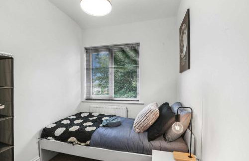 Spacious Family - Contractor Stay - Parking - WiFi - Photo 17