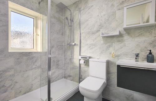 Regent House - Holiday Home With Free Parking - 5 Minutes Drive to Coop Live Arena, Etihad Stadium & Manchester City Centre - Foto 9