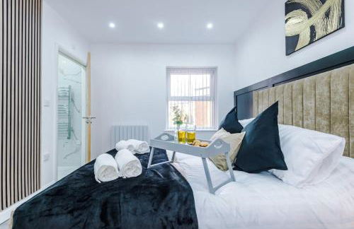 Heart of Didsbury Luxury 2 Bed Apartment by HASS HAUS - Photo 12