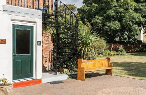 Prime Location Steps from Royal Liverpool Golf - Foto 8