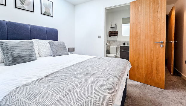 Salford - 2 Bed Apartment - Sleeps 4 - Wifi - Foto 3, Habitación