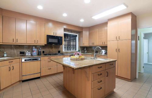 Spacious 4BR Spanish Villa In Hancock Park - Foto 17