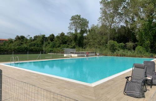 GuestHost -Elegant Seaside Apartment with Pool and Parking - Foto 2