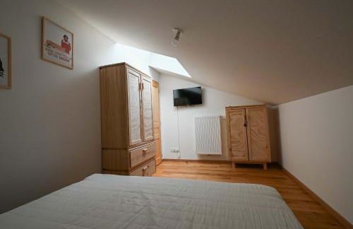 Dans résidence neuve LE SNOW ROC sur les pistes, appartement 8 personnes 2 chambres et coin montagne avec Terrasse WIFI et SAUNA - Photo 16