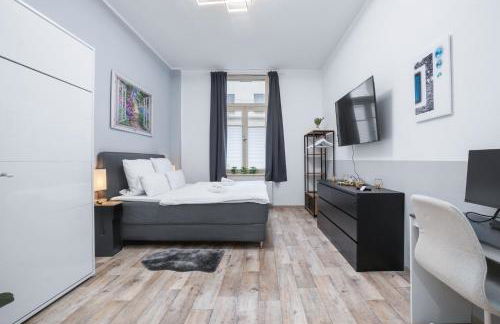 Tolles Design, hochwertig, Vollausstattung, 3 Zimmer, großes Bad & Gäste-WC, große Küche, 3 x Smart TV, 11 min zum Hbf Duisburg - Photo 13