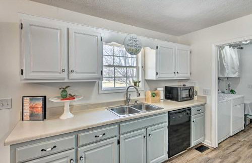 Normandy Home with Yard about 2 Mi to Lake - Foto 10