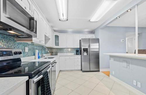 Beachside Las Olas Getaway Oasis with Pool - Foto 17