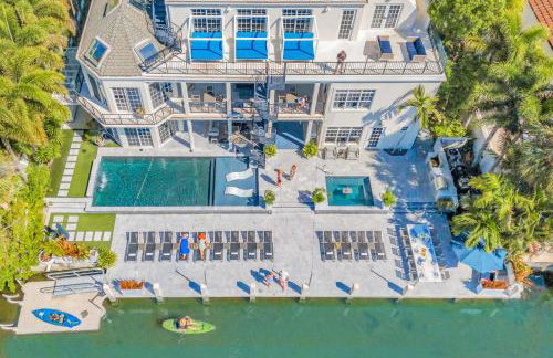 The Modern Castle Canal View Access Rooftop Living Greenhouse VlLLAS - Foto 7