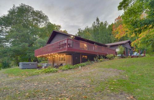 Hermantown Home with Decks, Grill and Hot Tub! - Foto 36