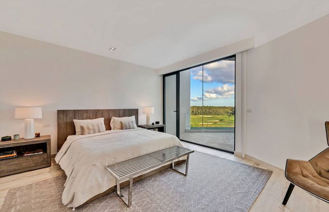 Modern 7BR Villa w Stunning Views of Golf Course - Photo 29