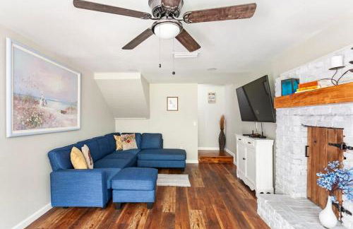 The Refuge on 5th - Pets , Patio & Firepit - Photo 1