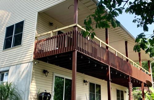 Upscale Lakefront Home w Dock & Kayaks - Photo 37