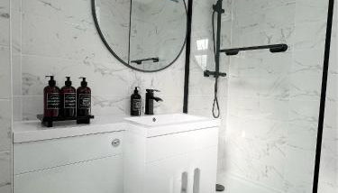 Stunning apartment in Beckton with Private Entrance - Foto 1, Shower