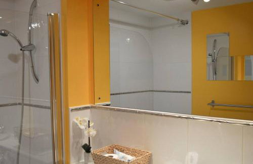 Large 2 bed flat, 2 bath, free parking & lift - Foto 21