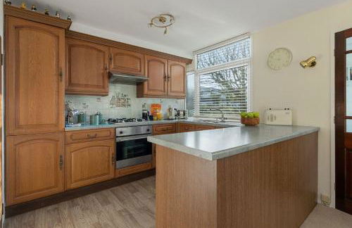 Baywatch Sea View Retreat - Photo 9