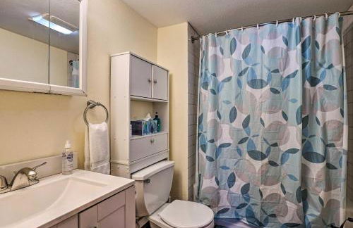 All-Season Grand Haven Getaway with Deck! - Foto 13