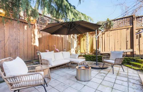 Urban Oasis with Cedar Hot Tub - Foto 8