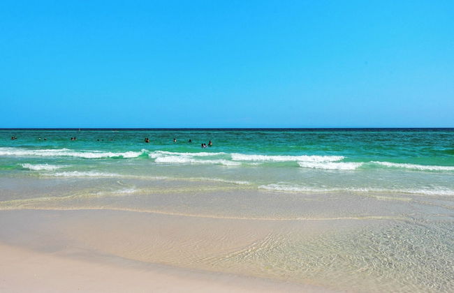 Spacious 2BR Condo w/ Partial Gulf Views, Pool, Across the Street From Beach! - Foto 53