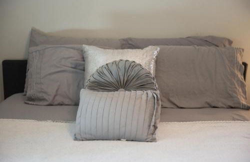 Sideline Sanctuary: Cozy Nights, Game Day Lights - Foto 20