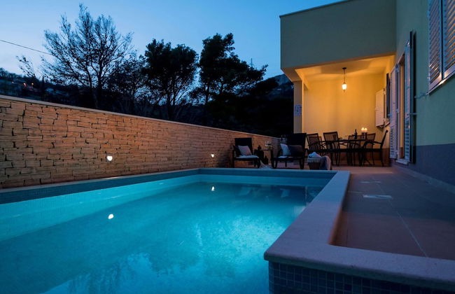 Luxury Villa Lelu With Heated Saltwater Pool, Parking, High Speed Internet, Bbq, el. car Charge T2 - Foto 35