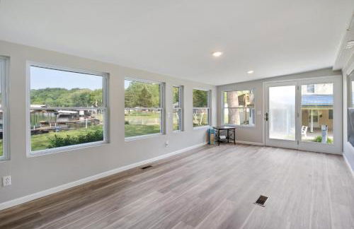 New! 2 Homes-Firepit, Hot Tub, Huge Yard and Dock - Foto 35