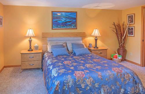 Cozy 2BR cabin near beach with deck fireplace. - Foto 9